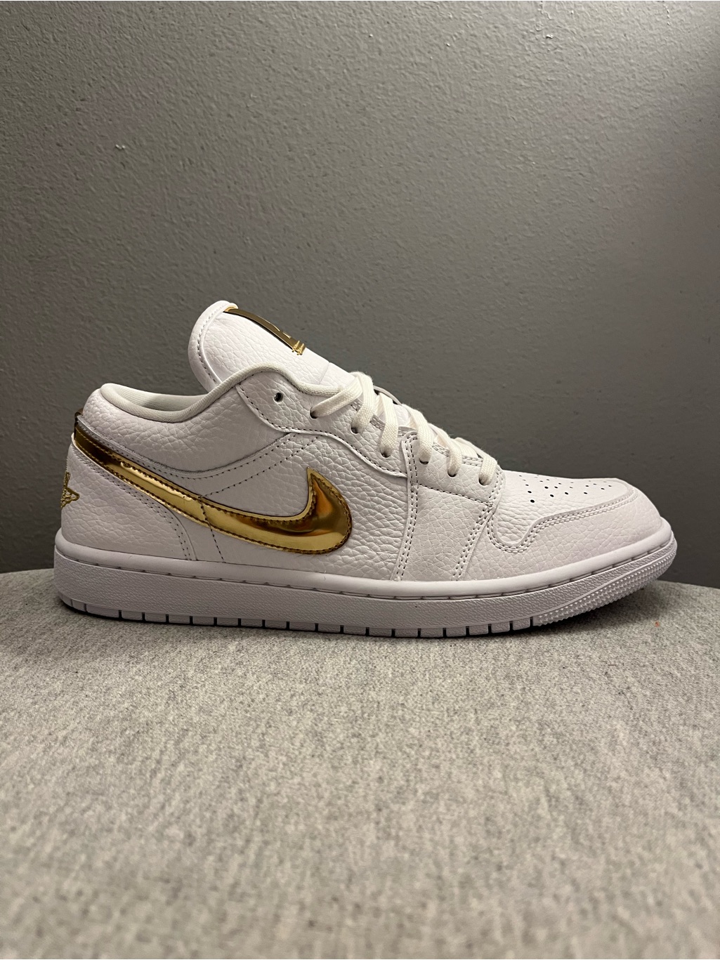 Nike Jordan 1 Low White Metallic Gold Women’s Shoe Size 9 Cz4776-100